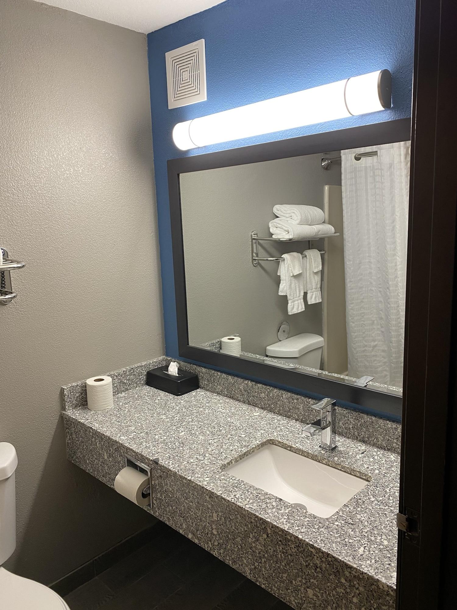 American Inn Cedar Rapids South エクステリア 写真
