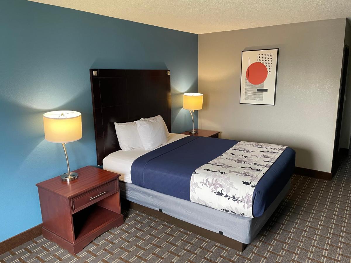 American Inn Cedar Rapids South エクステリア 写真
