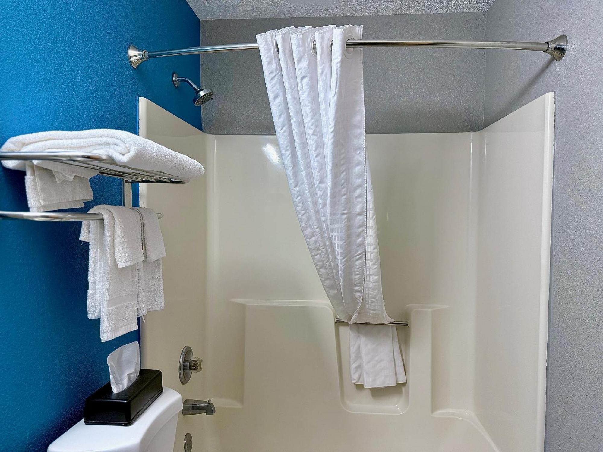 American Inn Cedar Rapids South エクステリア 写真