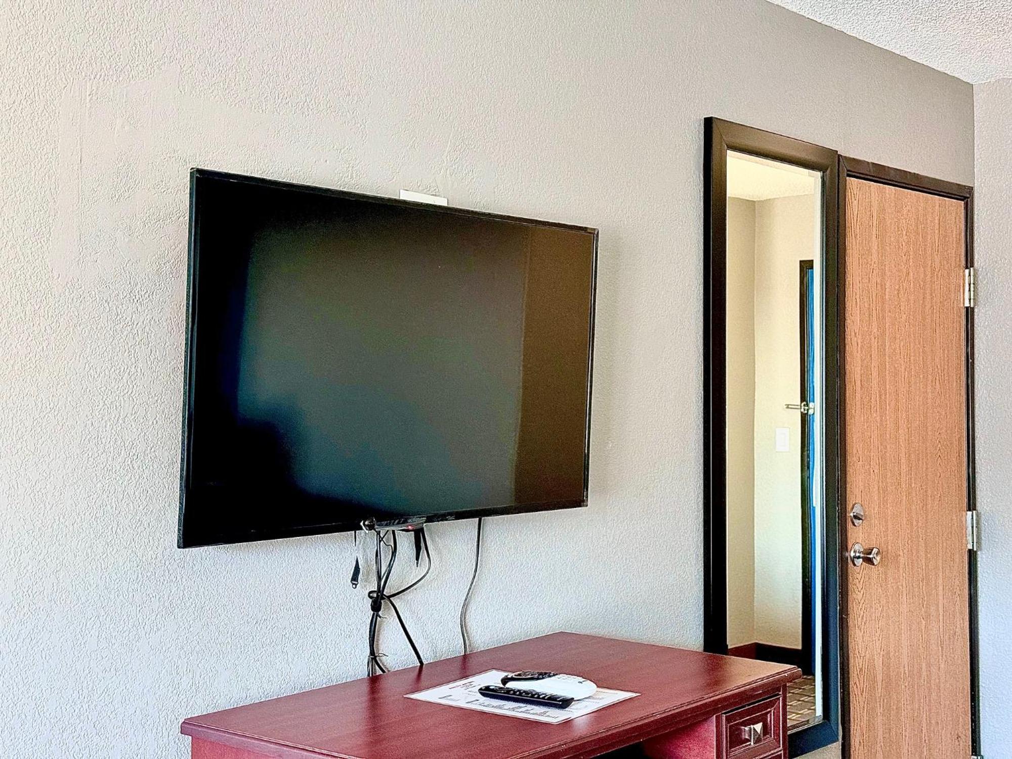 American Inn Cedar Rapids South エクステリア 写真